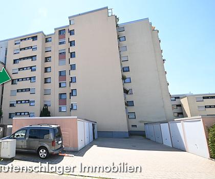 Großzügig, ruhig und mit viel Privatsphäre!
Tolle 3-Zimmer-Wohnung in saniertem Mehrfamilienhaus