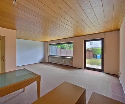 Reihenmittelhaus in Nürnberg-Moorenbrunn mit zwei Garagen