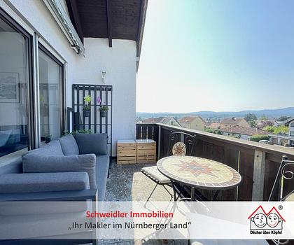 Aussicht, die begeistert! Schöne 3-Zimmer-Wohnung mit Balkon und Garage in Lauf-Heuchling