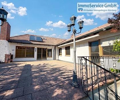 Großzügiger Bungalow, vollunterkellert mit parkähnlichem Grundstück und Doppelgarage.