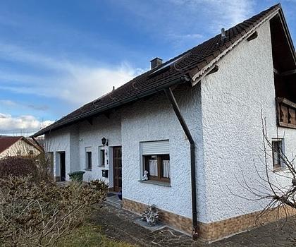 Wohnhaus mit Garten und großzügigem Kellerbereich in Neuhaus a. d. Pegnitz