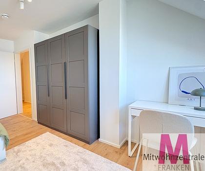Modern möbliertes Zimmer in 4er-WG