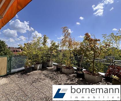 Langwasser ruhig + grün! Ganz oben! Freie 3-Zi.-Maisonette mit ca. 28 m² Dachterrasse + TG! 