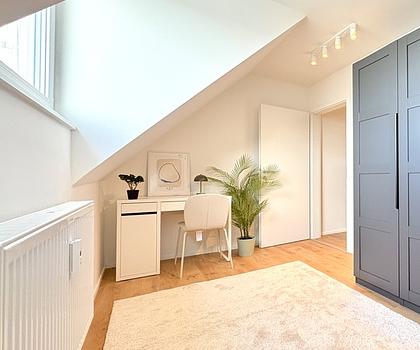 Modern möbliertes Zimmer in 4er-WG