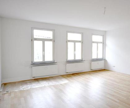 Großzügige 3-Zimmer-Wohnung mit modernem Komfort und historischem Jugendstilcharme.