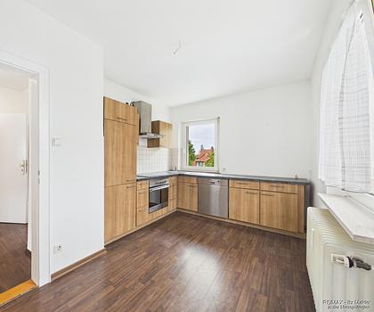 Besichtigung am Mittwoch, den 14.10.2026 um 17:00 Uhr,
Helle 2-Zimmer-Wohnung mit Einbauküche und KFZ-Stellplatz