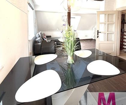 3- Zimmer Wohnung mit Altbaucharm
