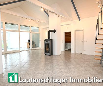 Einzigartiges Wohnerlebnis!
Helle 3,5-Zimmer-DG-Wohnung mit vielen Extras, in ruhiger Lage Neumarkts