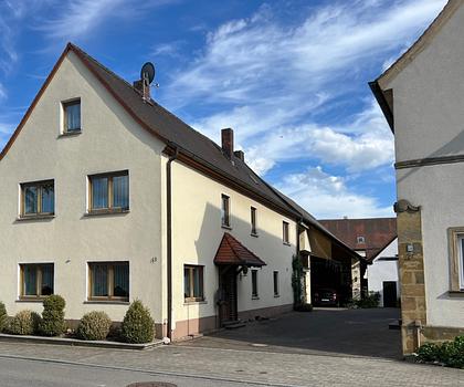Ehemaliges landwirtschaftl. Anwesen mit Scheune in Hallerndorf, OT Pautzfeld