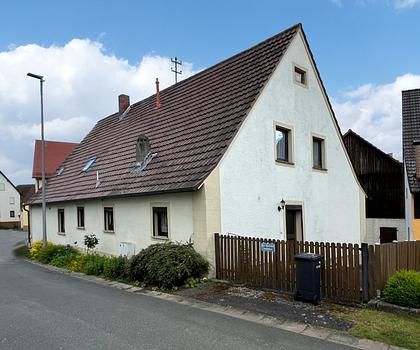 Kleines Bauernhaus mit Scheune und ehemaligem Stall in Memmelsdorf, OT Merkendorf