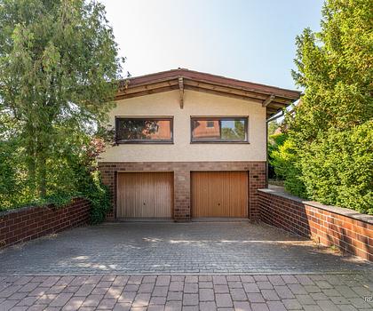 Doppelgarage mit Singlewohnung und Erweiterungspotential