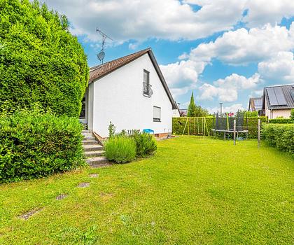 HEGERICH: Gepflegtes Einfamilienhaus in idyllischer und begeherter Lage - Puschendorf