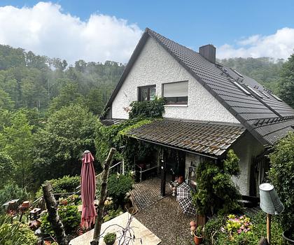 Außergewöhnliches Zweifamilienhaus mit traumhafter Aussicht in Behringersmühle