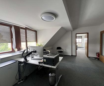 HEGERICH: Geräumige Bürofläche in Fürth Poppenreuth!