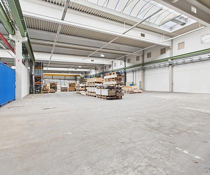 Lagern oder Produzieren und Entwickeln - großzügige Hallen wahlweise mit Büro- und Sozialräumen