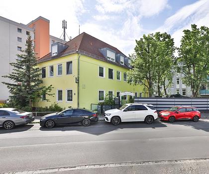 Mehrfamilienhaus mit Gewerbe in Sandreuth