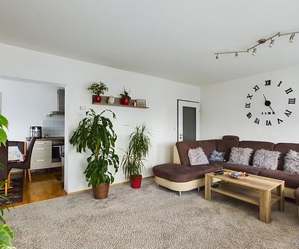 Wohnen mit Aussicht: Charmante 3-Zimmer-Wohnung mit Süd-West-Balkon mit Blick auf's Wasser