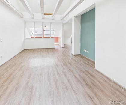 Lichtdurchflutetes Wohnerlebnis unter dem Dach