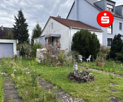 Kleines Reihenendhaus mit großem Grundstück – ideale Basis für Neubebauung