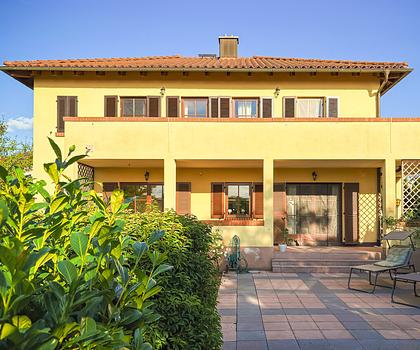 Mediteranes Wohnen in entspannter Atmosphäre mit Komfort und Stil  - EFH mit 2x ELW in Niederwerrn -