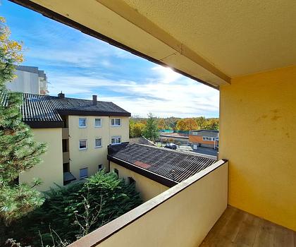 Freie 3-Zimmer-Eigentumswohnung im 2. OG mit Balkon