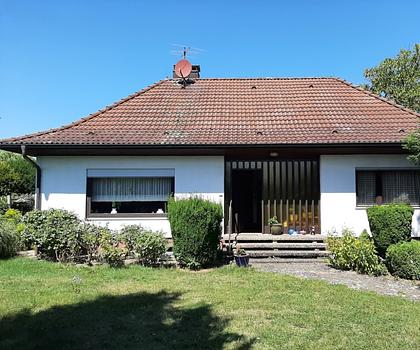 Hier wohnen Sie naturnah und ruhig 
Gepflegter Bungalow in idyllischer Lage ...