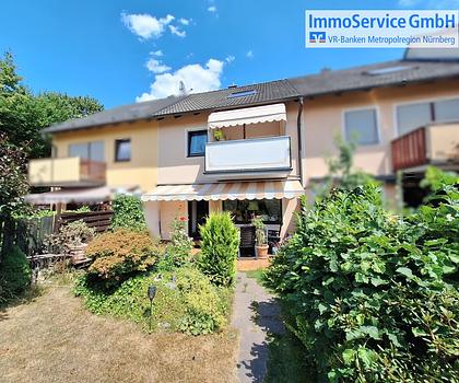 Vollunterkellertes Reihenmittelhaus mit Balkon, Terrasse und Garage