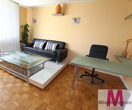 Hochwertig ausgestattete Wohnung mit Natursteinböden