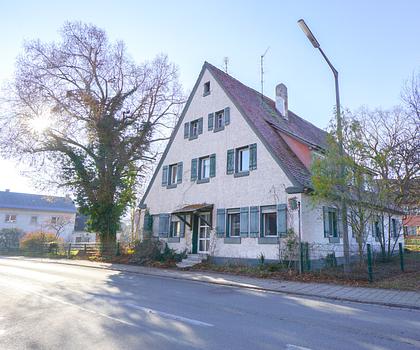 Charmantes Bauernhaus mit großem Grundstück und vielfältigem Entwicklungspotenzial