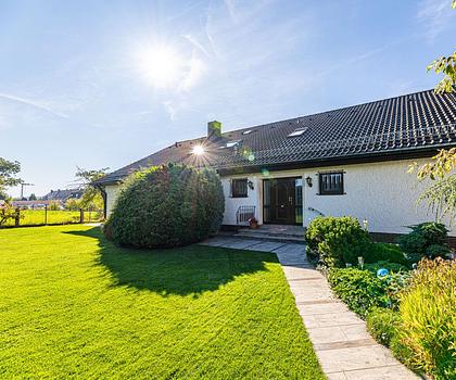 HEGERICH: Wohnen & Arbeiten auf einem idyllischen Grundstück in Puschendorf!