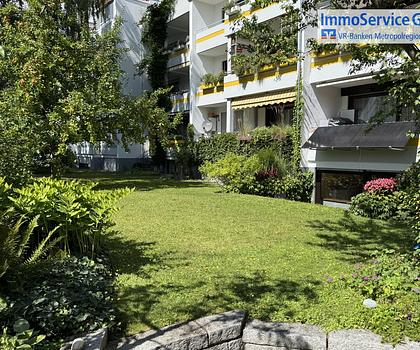 Großzügige 4-Zimmer-Wohnung mit Schwimmbadanteil, 2 Garagen und Zugang zum Gemeinschaftsgarten