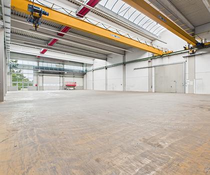Lagern oder Produzieren und Entwickeln - großzügige Hallen wahlweise mit Büro- und Sozialräumen