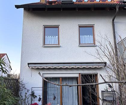 Schönes Reiheneckhaus mit Garten und Garagenstellplatz