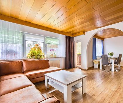 Gepflegte Etagenwohnung mit Gartenanteil und Balkon in schöner Südausrichtung