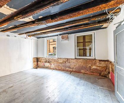 HEGERICH: Sanierungsbedürftiges, denkmalgeschütztes Mehrfamilienhaus in der Nürnberger Innenstadt!