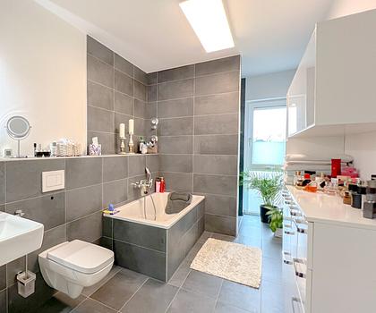 Familienleben mit Privatsphäre: 4 Zimmer Wohnung mit zwei Balkonen und toller Raumaufteilung