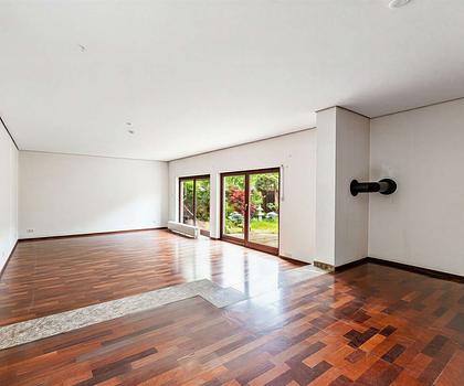 HEGERICH: Charmevolles Reihenendhaus mit großzügigen Räumen in Erlangen-Eltersdorf!