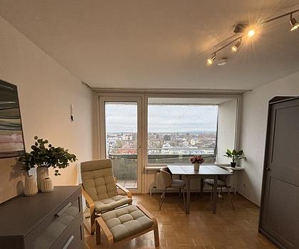 Möbliert - Schöne Wohnung mit Balkon in zentraler Lage