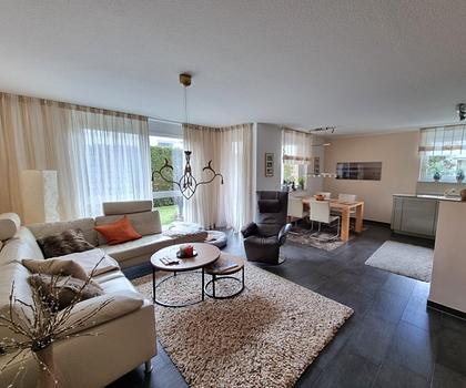 So gut wie neu ...
Moderne 3 Zimmer - Eigentumswohnung mit Privatgarten ...