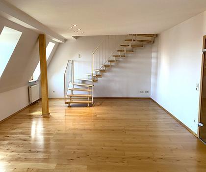 Schöne Maisonette mit Balkon ...