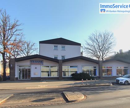 4-Familienhaus und Bankgebäude, aufgeteilt nach WEG, Garagen, Stellplätze,...