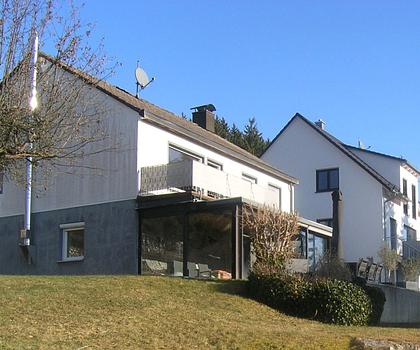 957 m² Grundstück in Aussichtslage mit Einfamilienhaus mit Wintergarten und Garage