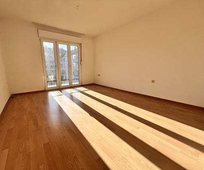 Wohnen Nähe Wiesengrund ...
Sonnige 2 Zimmer- Wohnung mit Loggia 