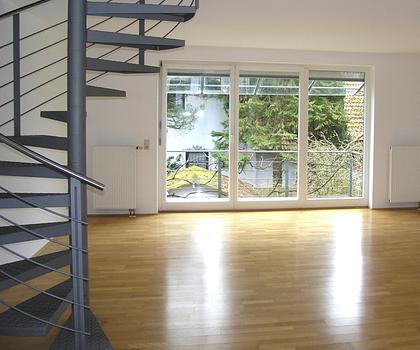 Wohnen und Arbeiten: 2-Zimmer-Maisonette-Wohnung ca. 65 m² Wfl. zzgl. ca. 35 m² Nfl. separates Büro 
