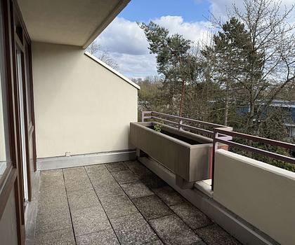 Komfortwohnen inklusive in Langwasser:  Sanierte 1-Zimmer-Wohnung mit Balkon, Pool & Sauna