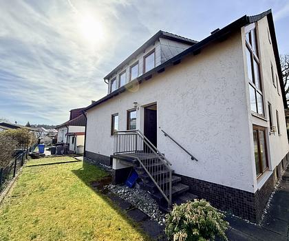Großes Ein-/ Zweifamilienhaus in sehr ruhiger Wohnlage bei Altdorf