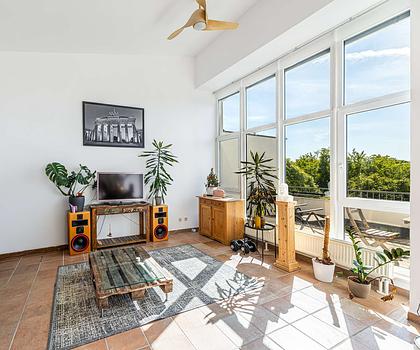HEGERICH: Moderne Dachgeschosswohnung mit Loftcharakter und großer Sonnenterrasse in Fürth