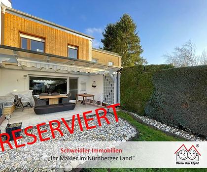 Neues Dach & Neue Heizung – Wunderschönes Reihenmittelhaus am Laufer Kunigundenberg mit Garage