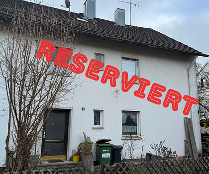 Sanierungsbedürftige Doppelhaushälfte mit großem Garten und viel Gestaltungspotenzial