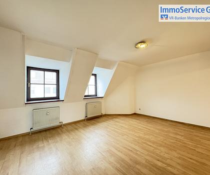 Gepflegte 2-Zimmer-Dachgeschosswohnung im Herzen von Feucht!